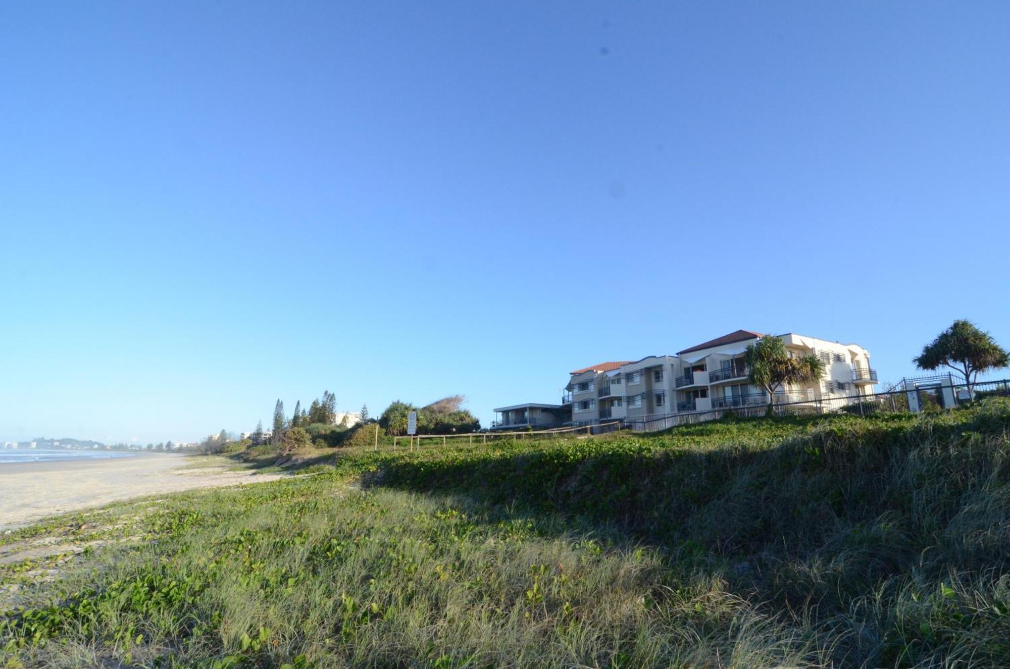 Golden Riviera Absolute Beachfront Resort Gold Coast Exterior foto