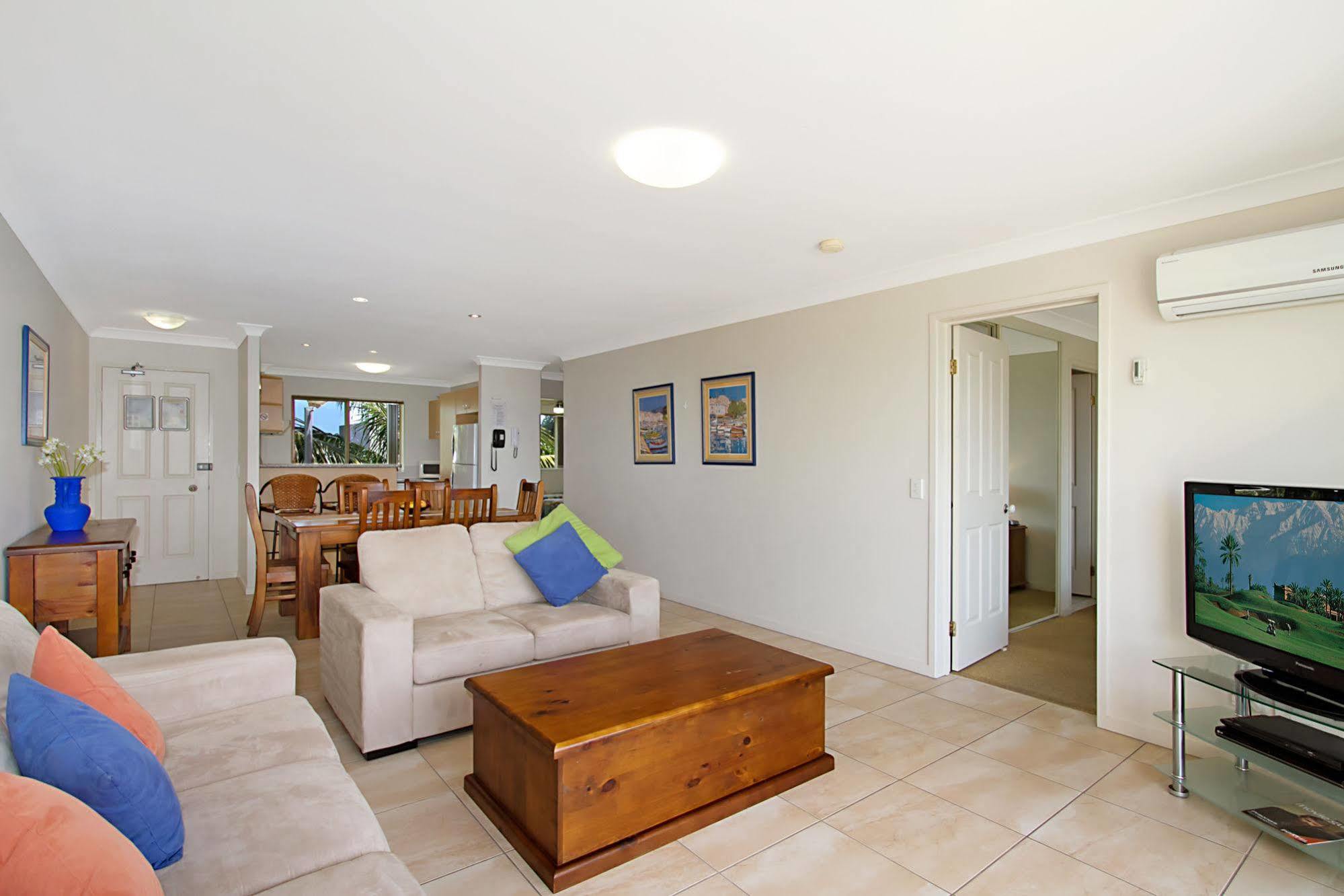 Golden Riviera Absolute Beachfront Resort Gold Coast Exterior foto