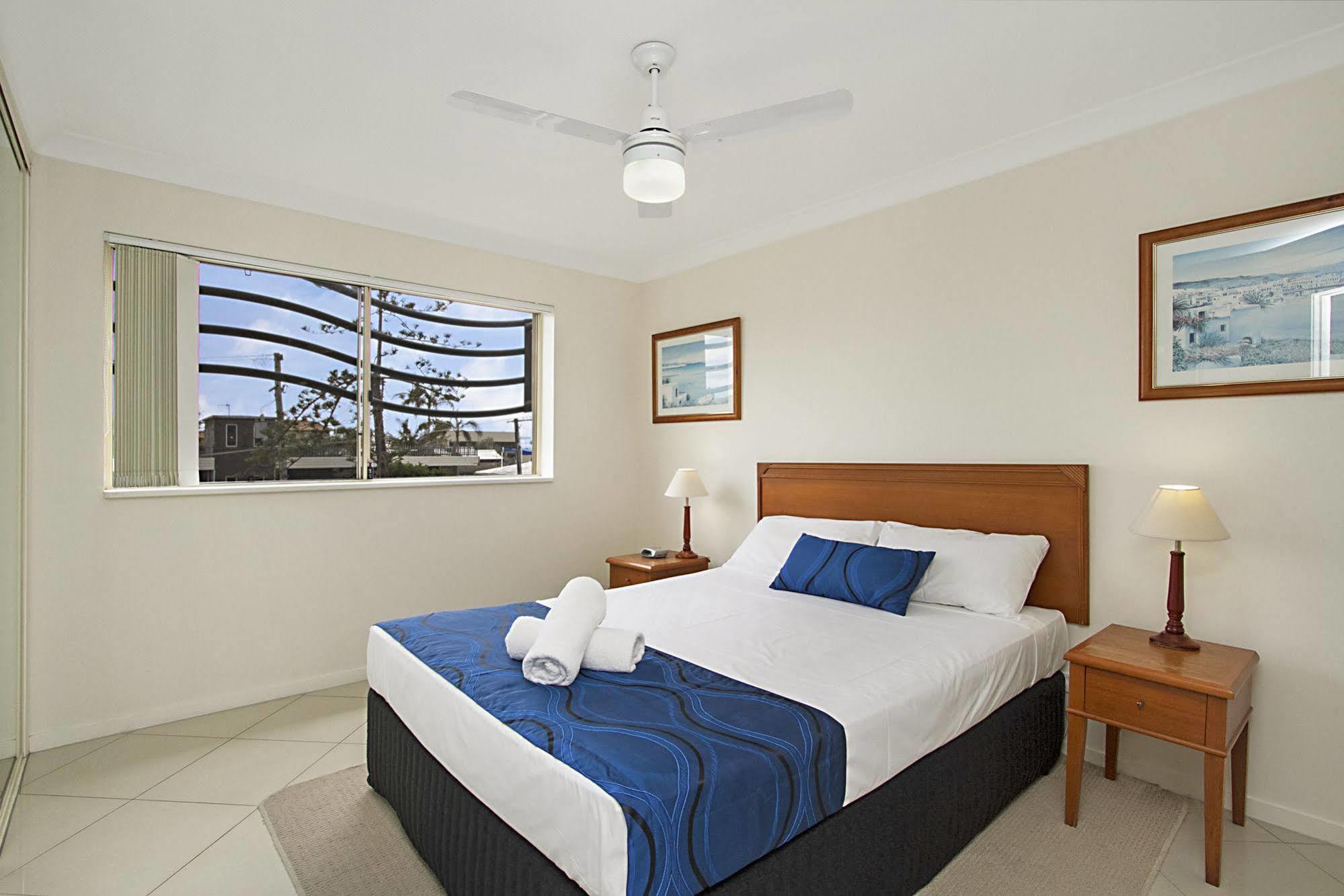 Golden Riviera Absolute Beachfront Resort Gold Coast Exterior foto